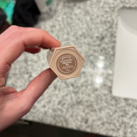 Fenty Beauty Match Stix Matte Contour Skinstick in Truffle - Picture 3 of 5